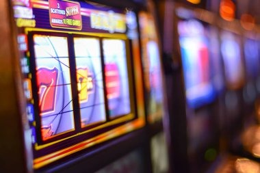 Mobile screen showing Wild West Gold stake selection and spin controls
